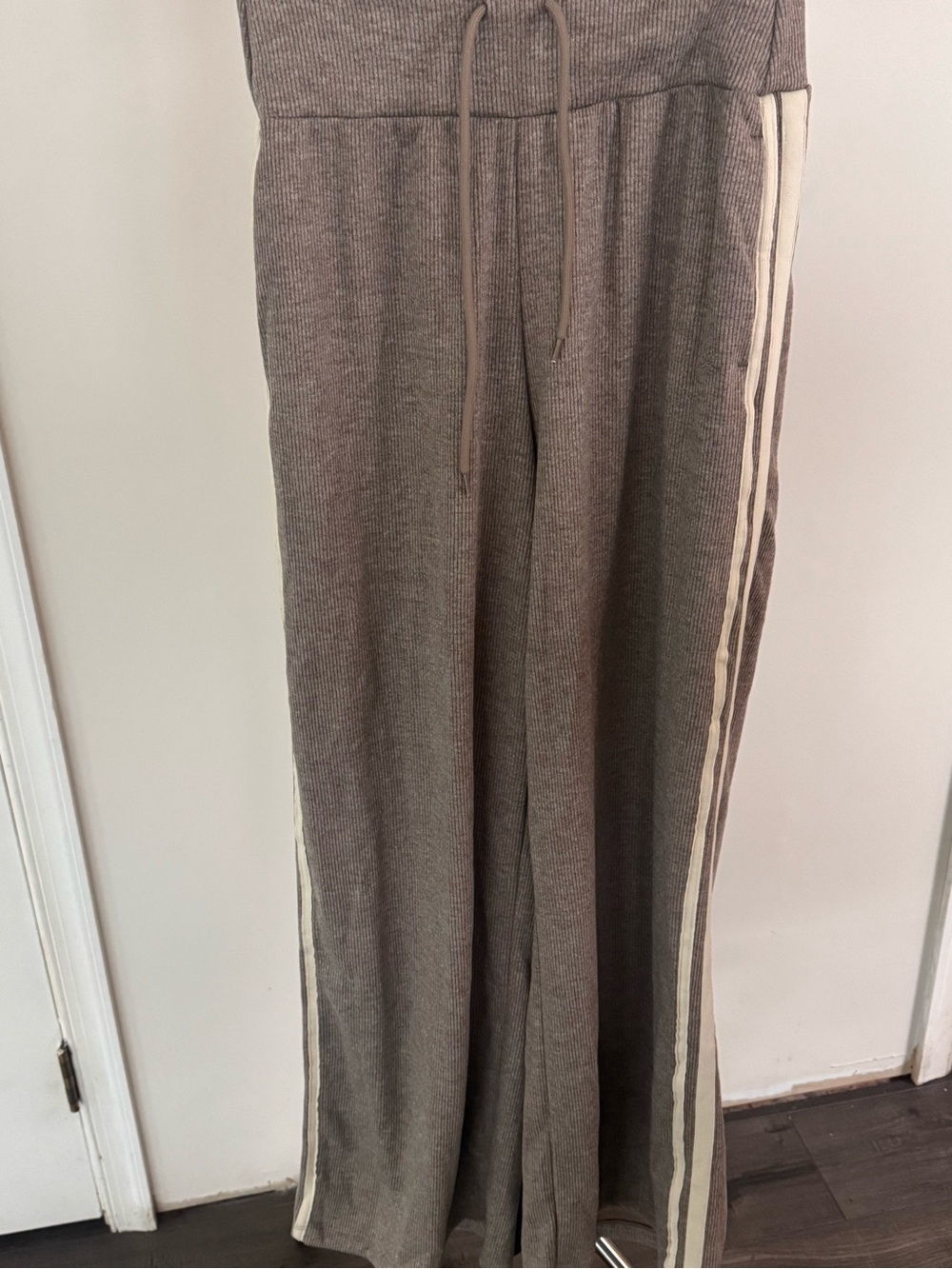 HALARA Taupe Wide-Leg Knit Joggers with Cream Side Stripes